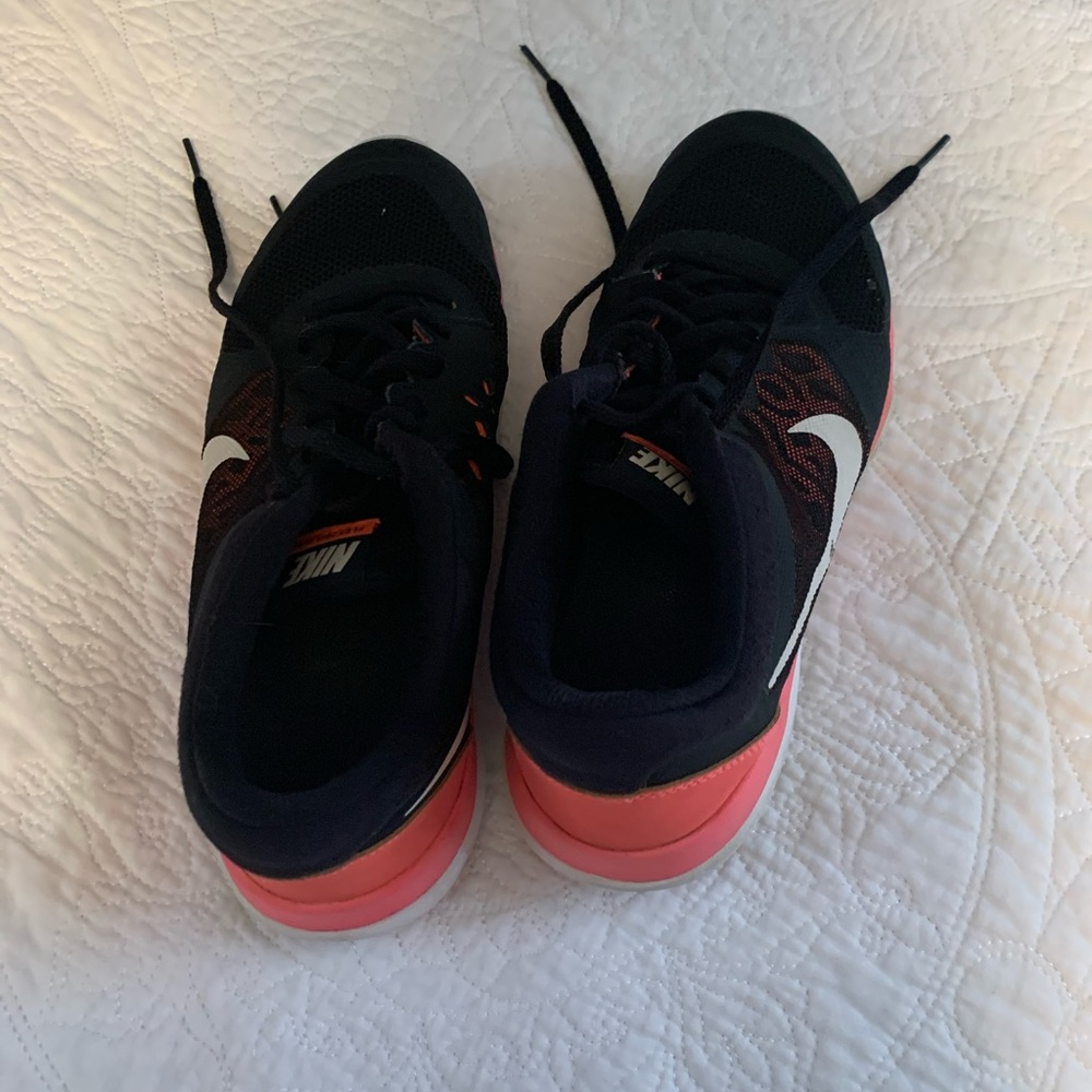 Nike 2014 Running Sneakers - Picture 2 of 4
